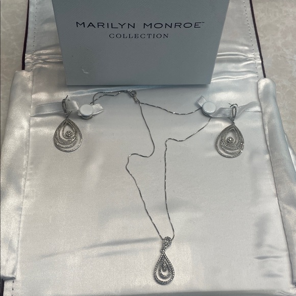 Marilyn Monroe Jewelry - 10 karat white gold and diamond Teardrop Necklace & Earrings Set